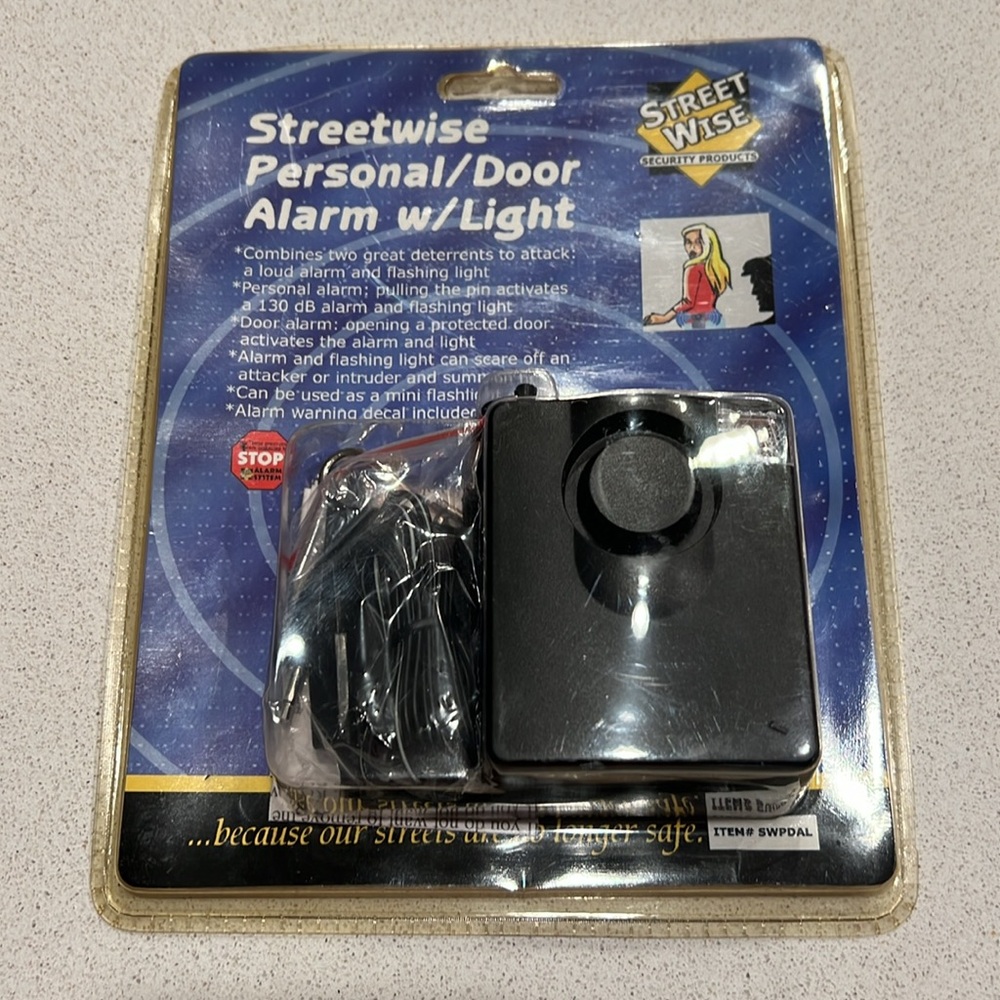 Brand New in Sealed Package - Streewise Personal / Dorr Alarm w/ Light